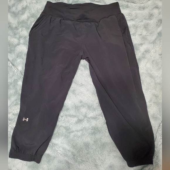 Under Armour athletic capris - Picture 1 of 2
